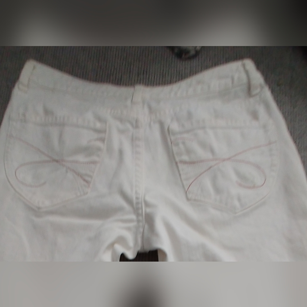 Cache Denim Capris - Picture 6 of 9